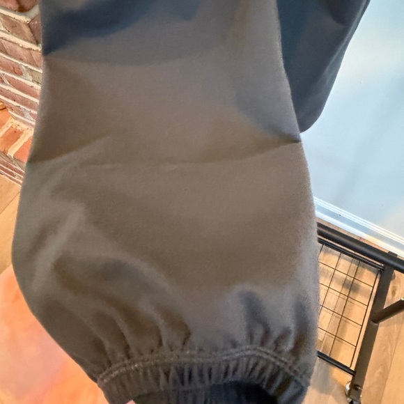 OFFLINE by Aerie The Hugger Cinch hem pant in charcoal - Picture 5 of 7